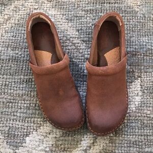 b.o.c. Peggy Born closed back clogs brown size 11 Wide